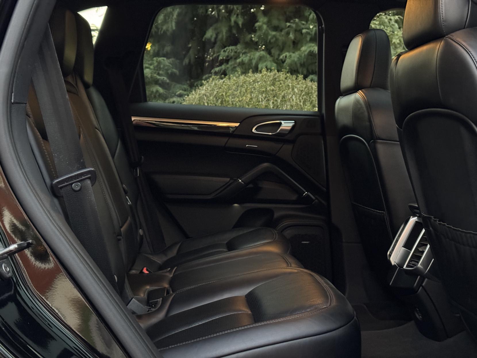 Porsche Cayenne 3.0 TD V6 Platinum Edition SUV 5dr Diesel TiptronicS 4WD Euro 6 (s/s) (262 ps)