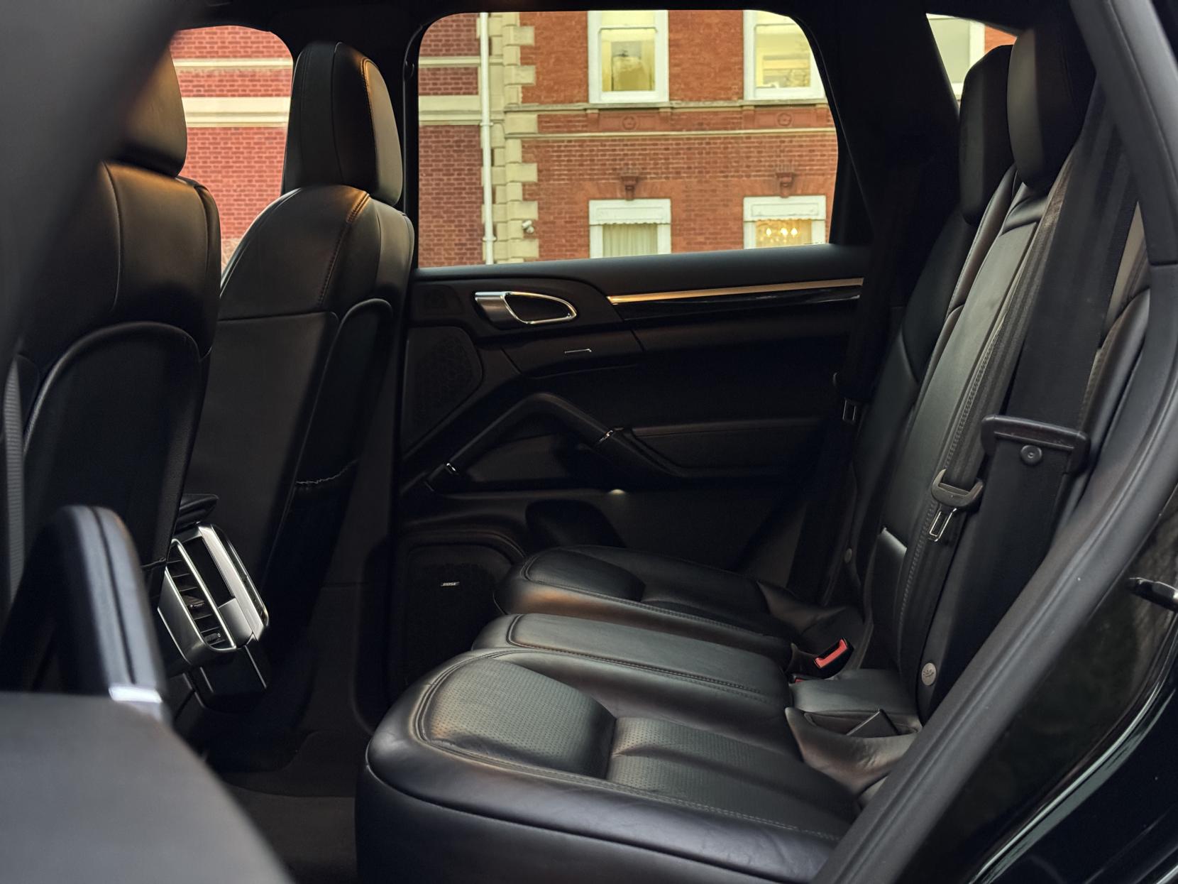 Porsche Cayenne 3.0 TD V6 Platinum Edition SUV 5dr Diesel TiptronicS 4WD Euro 6 (s/s) (262 ps)