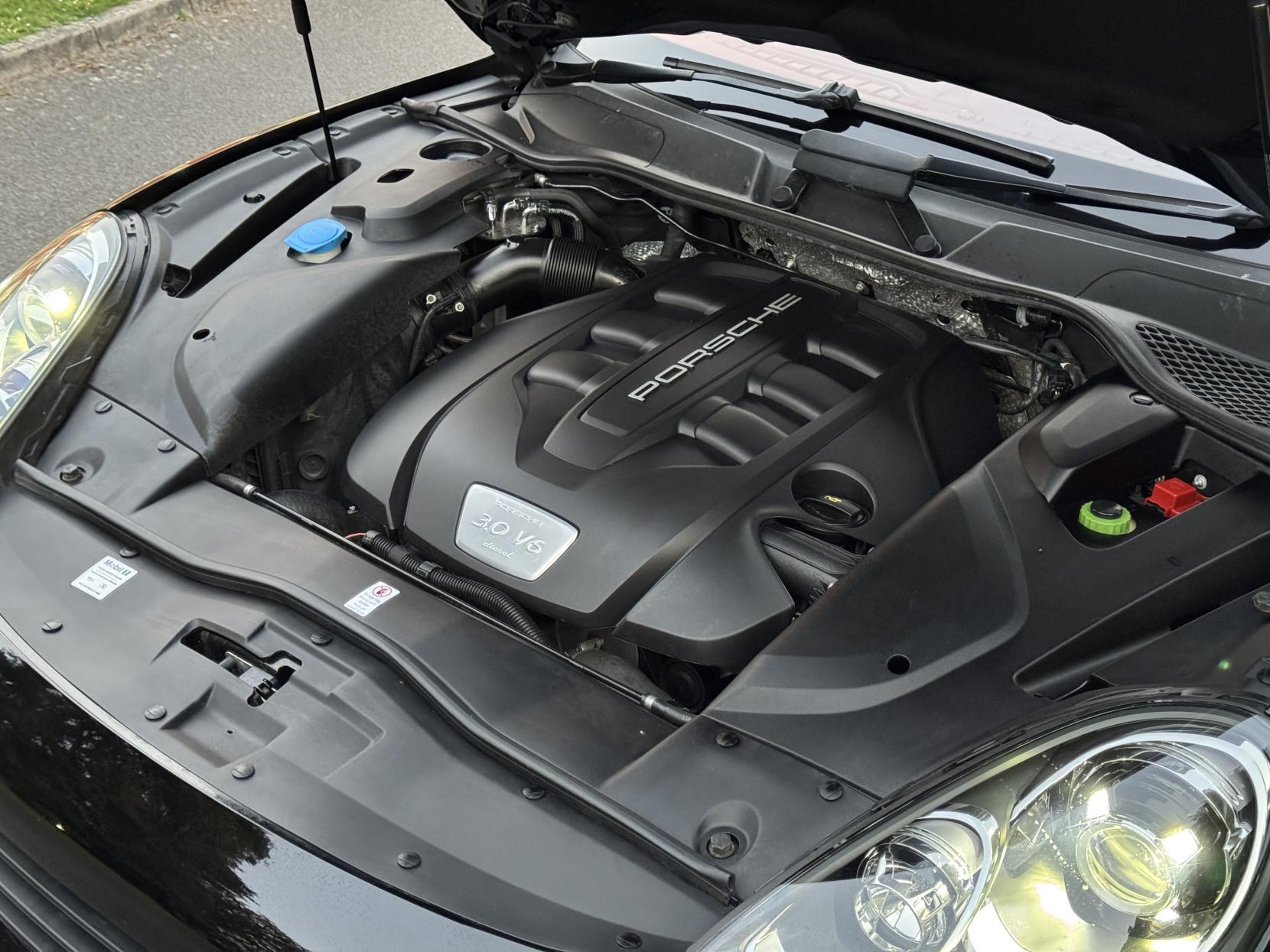 Porsche Cayenne 3.0 TD V6 Platinum Edition SUV 5dr Diesel TiptronicS 4WD Euro 6 (s/s) (262 ps)