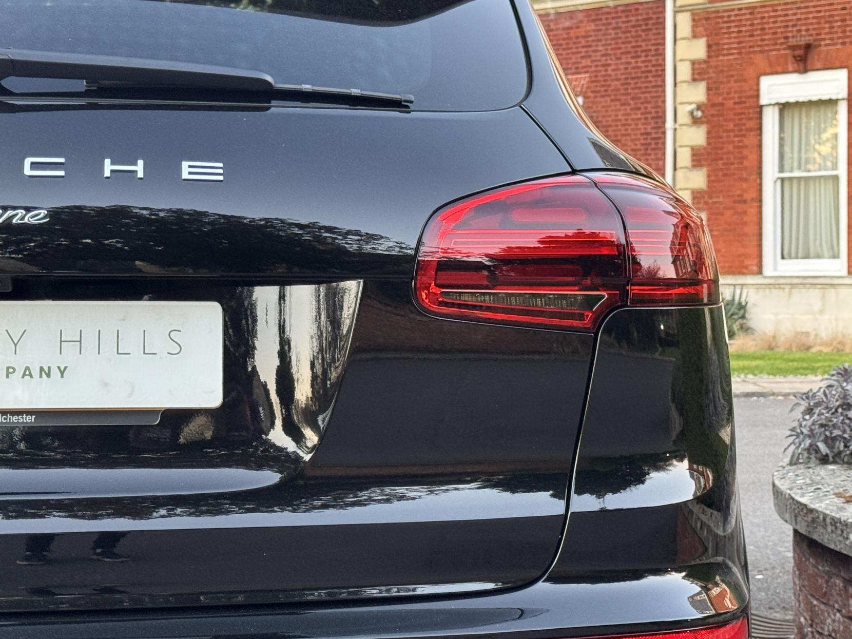 Porsche Cayenne 3.0 TD V6 Platinum Edition SUV 5dr Diesel TiptronicS 4WD Euro 6 (s/s) (262 ps)