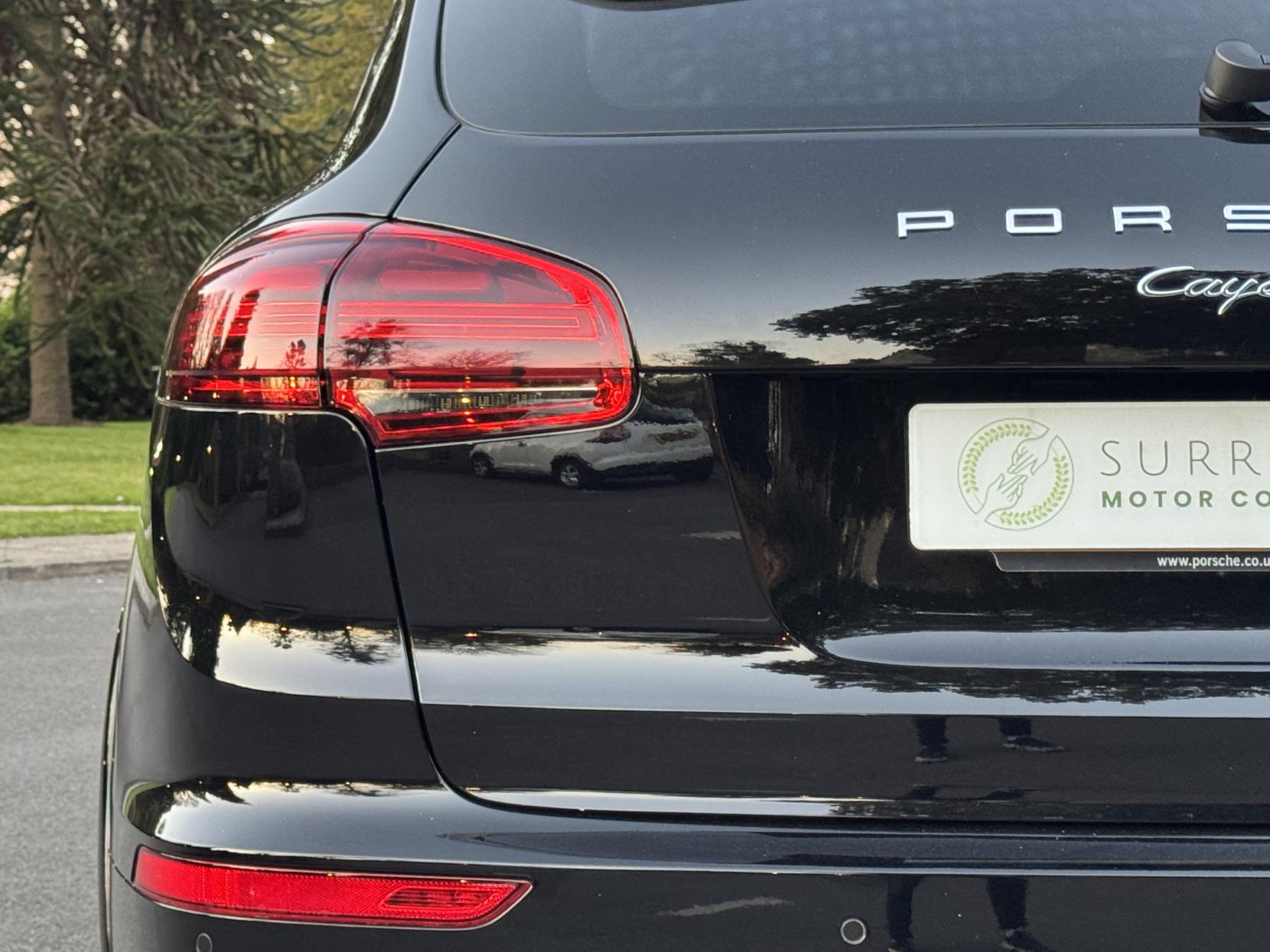 Porsche Cayenne 3.0 TD V6 Platinum Edition SUV 5dr Diesel TiptronicS 4WD Euro 6 (s/s) (262 ps)