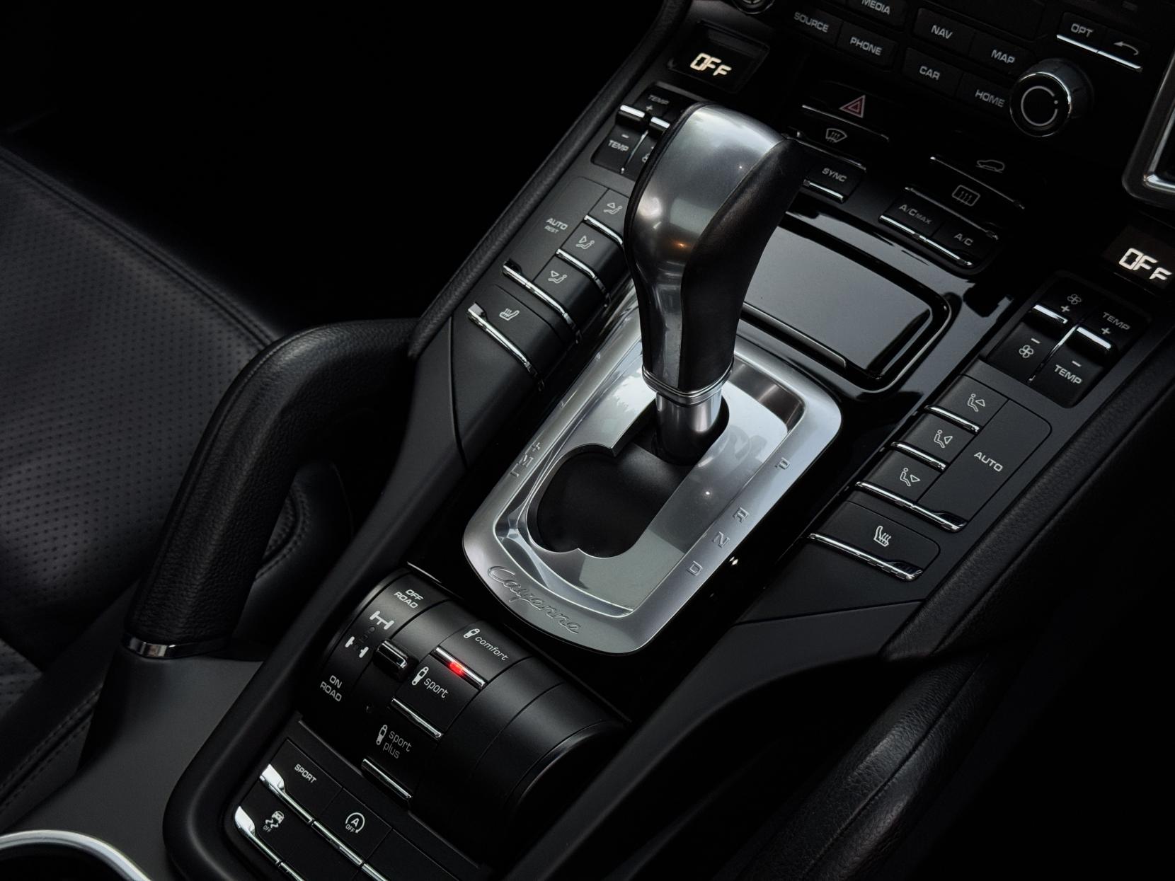 Porsche Cayenne 3.0 TD V6 Platinum Edition SUV 5dr Diesel TiptronicS 4WD Euro 6 (s/s) (262 ps)