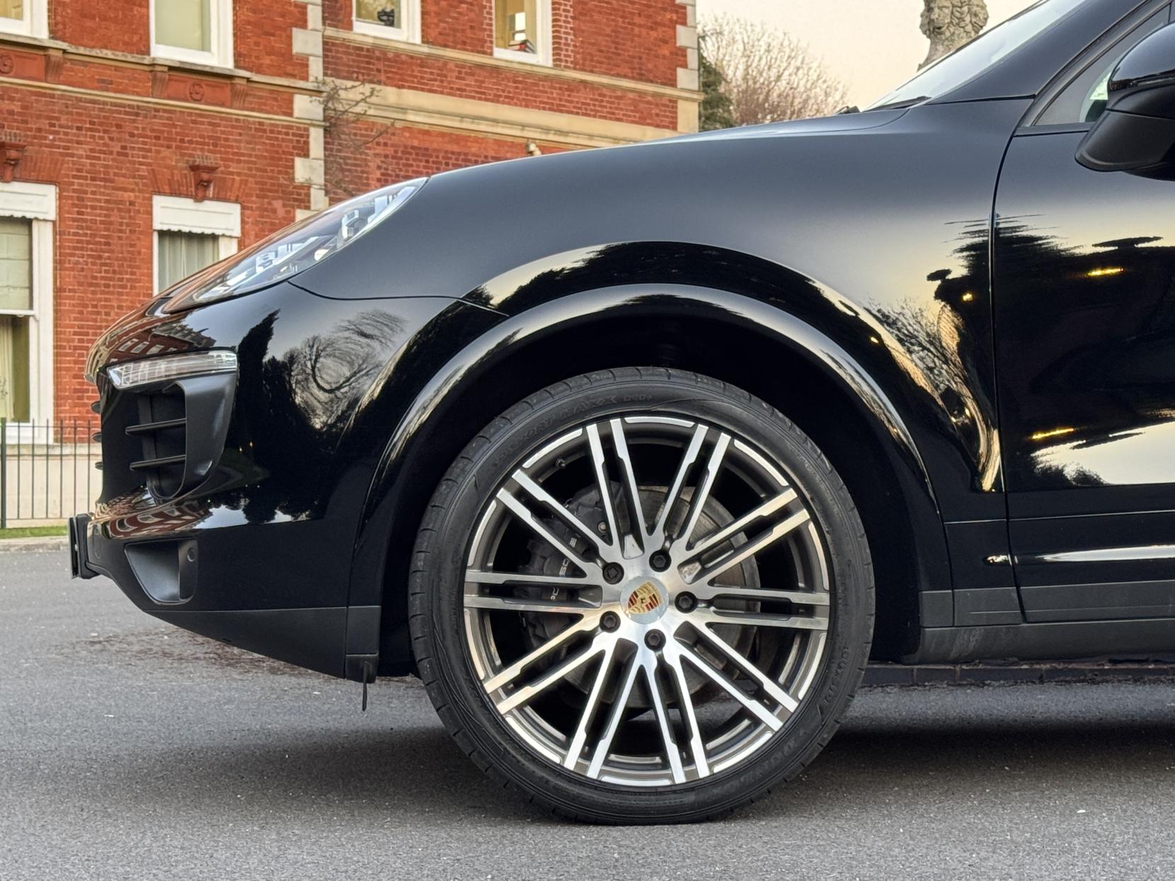 Porsche Cayenne 3.0 TD V6 Platinum Edition SUV 5dr Diesel TiptronicS 4WD Euro 6 (s/s) (262 ps)