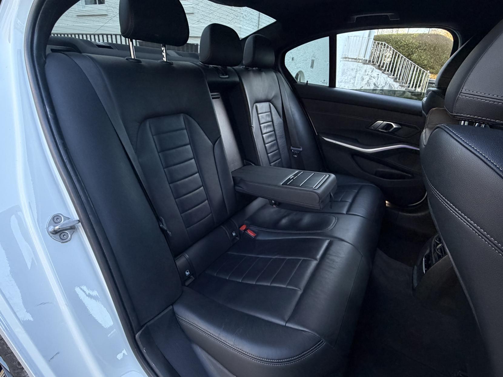 BMW 3 Series 2.0 320i M Sport Saloon 4dr Petrol Auto Euro 6 (s/s) (184 ps)