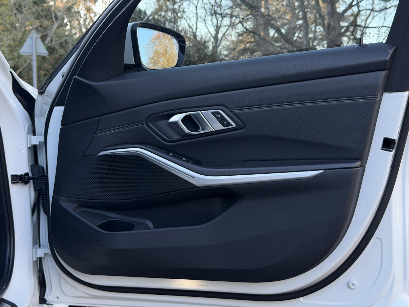 BMW 3 Series 2.0 320i M Sport Saloon 4dr Petrol Auto Euro 6 (s/s) (184 ps)