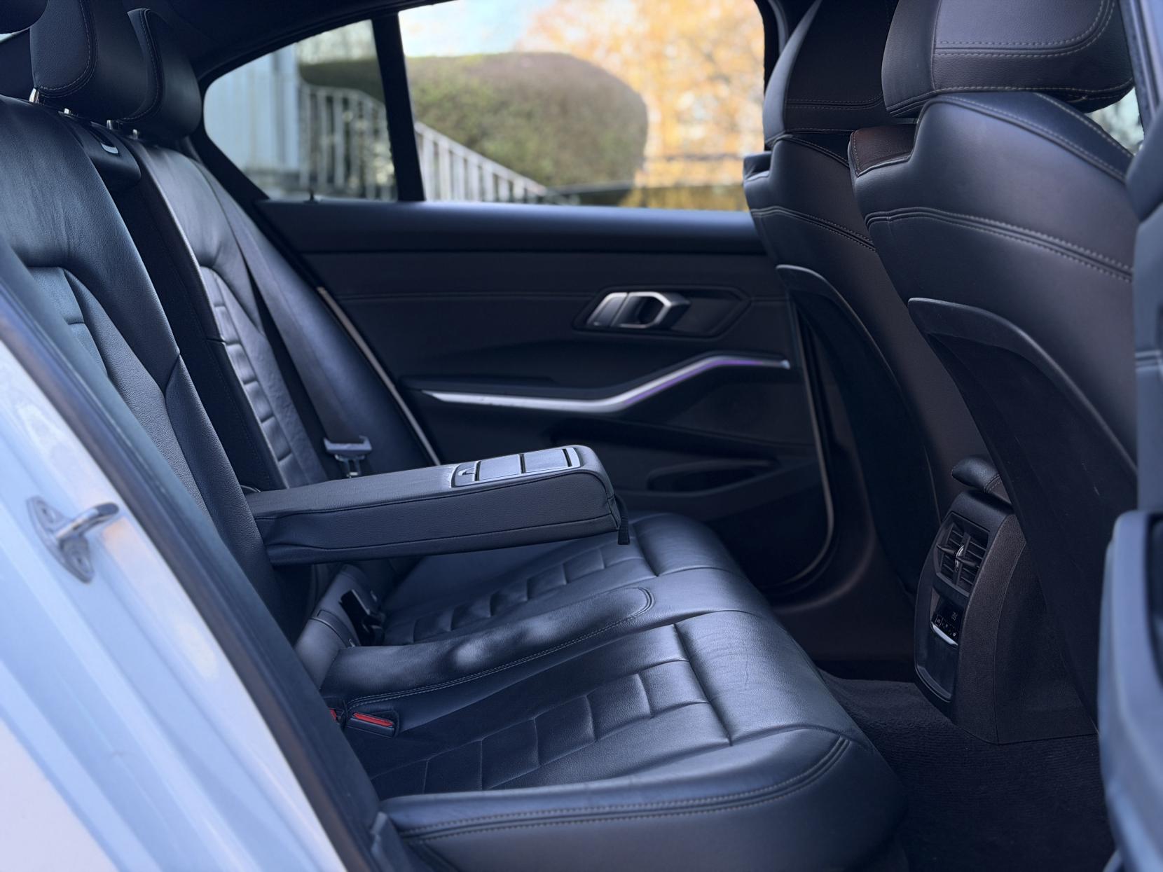 BMW 3 Series 2.0 320i M Sport Saloon 4dr Petrol Auto Euro 6 (s/s) (184 ps)