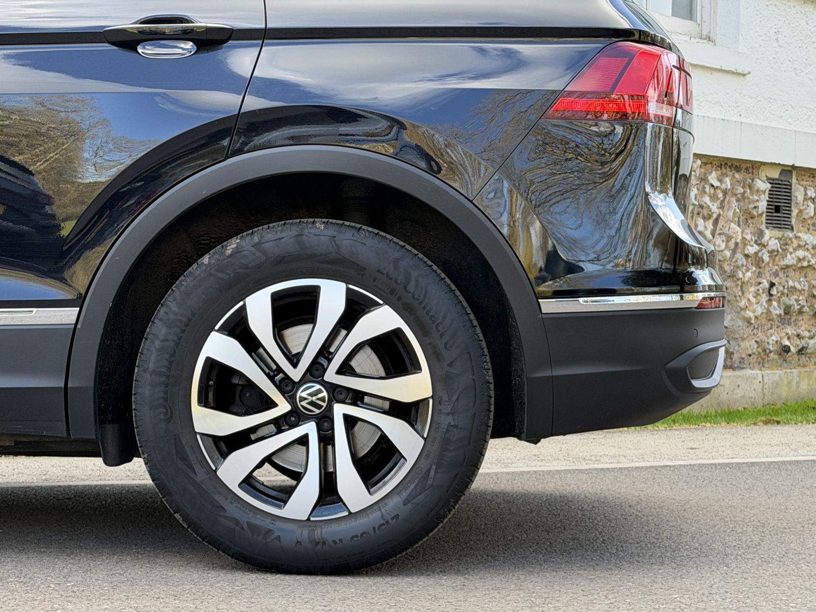 Volkswagen Tiguan 1.5 TSI Active SUV 5dr Petrol DSG Euro 6 (s/s) (150 ps)