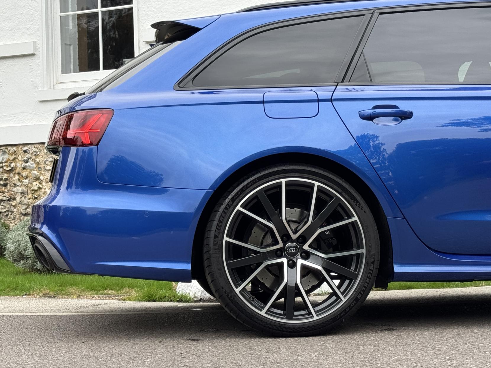 Audi RS6 Avant 4.0 TFSI V8 Performance Estate 5dr Petrol Tiptronic quattro Euro 6 (s/s) (605 ps)