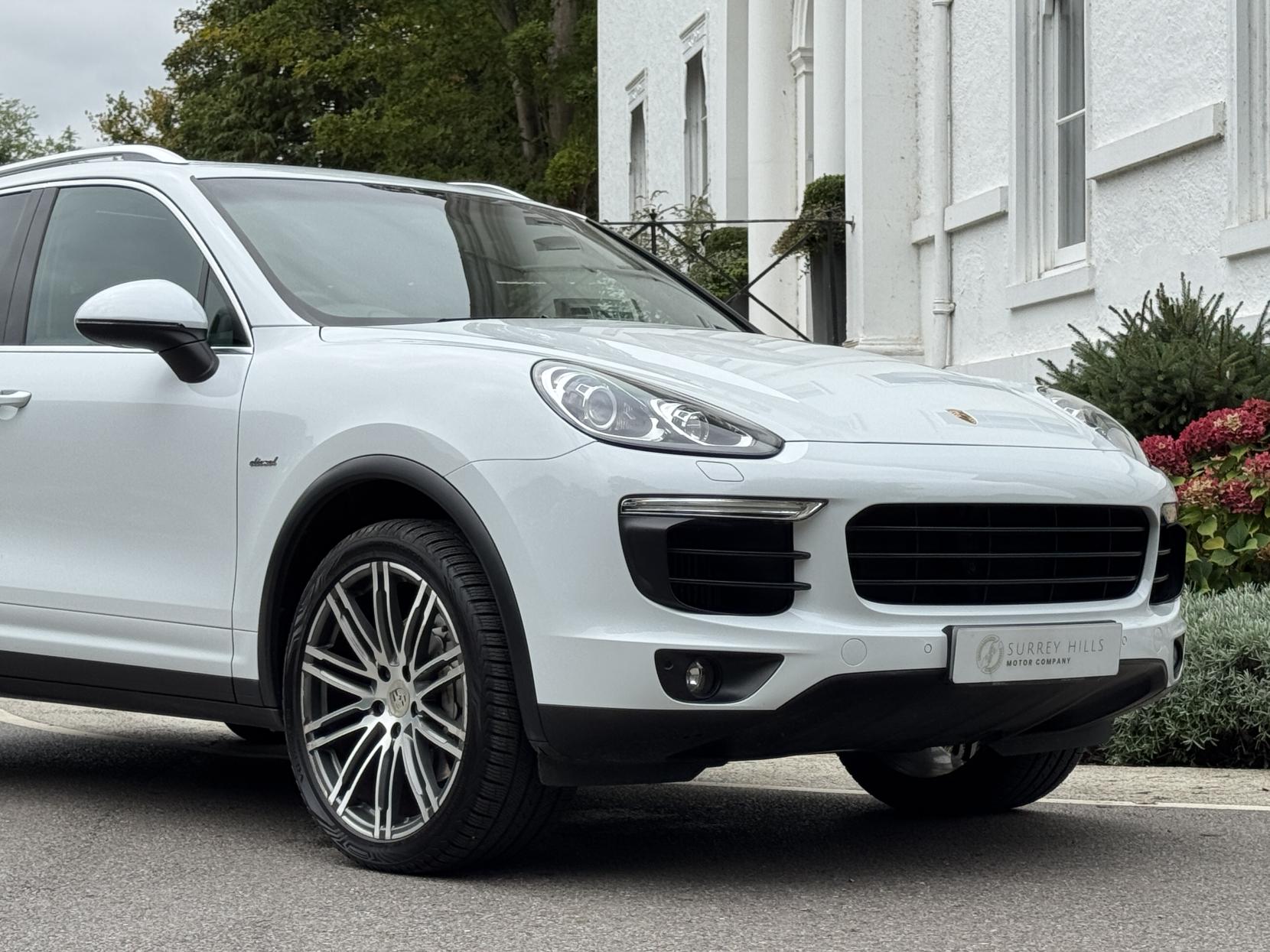 Porsche Cayenne 4.2 TD V8 S SUV 5dr Diesel TiptronicS 4WD Euro 5 (s/s) (385 ps)
