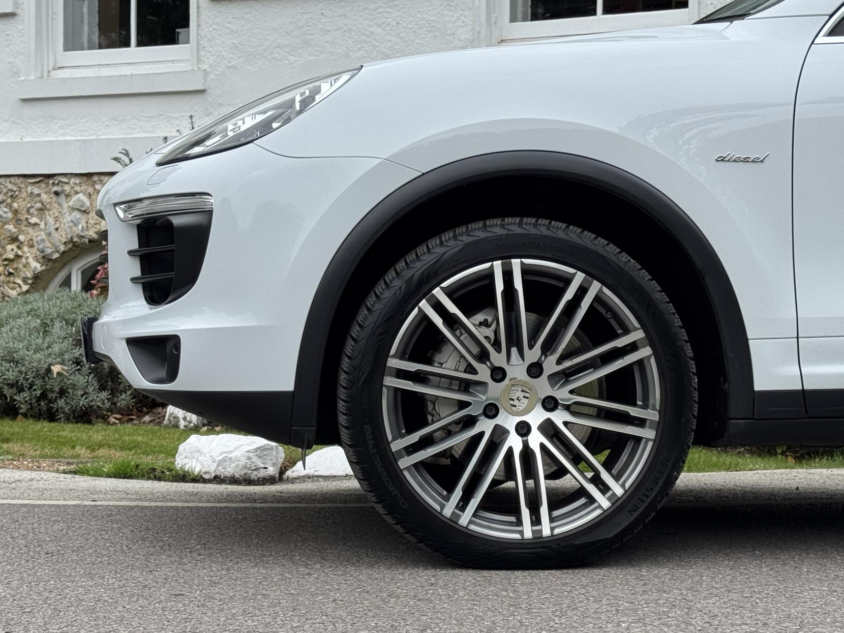 Porsche Cayenne 4.2 TD V8 S SUV 5dr Diesel TiptronicS 4WD Euro 5 (s/s) (385 ps)