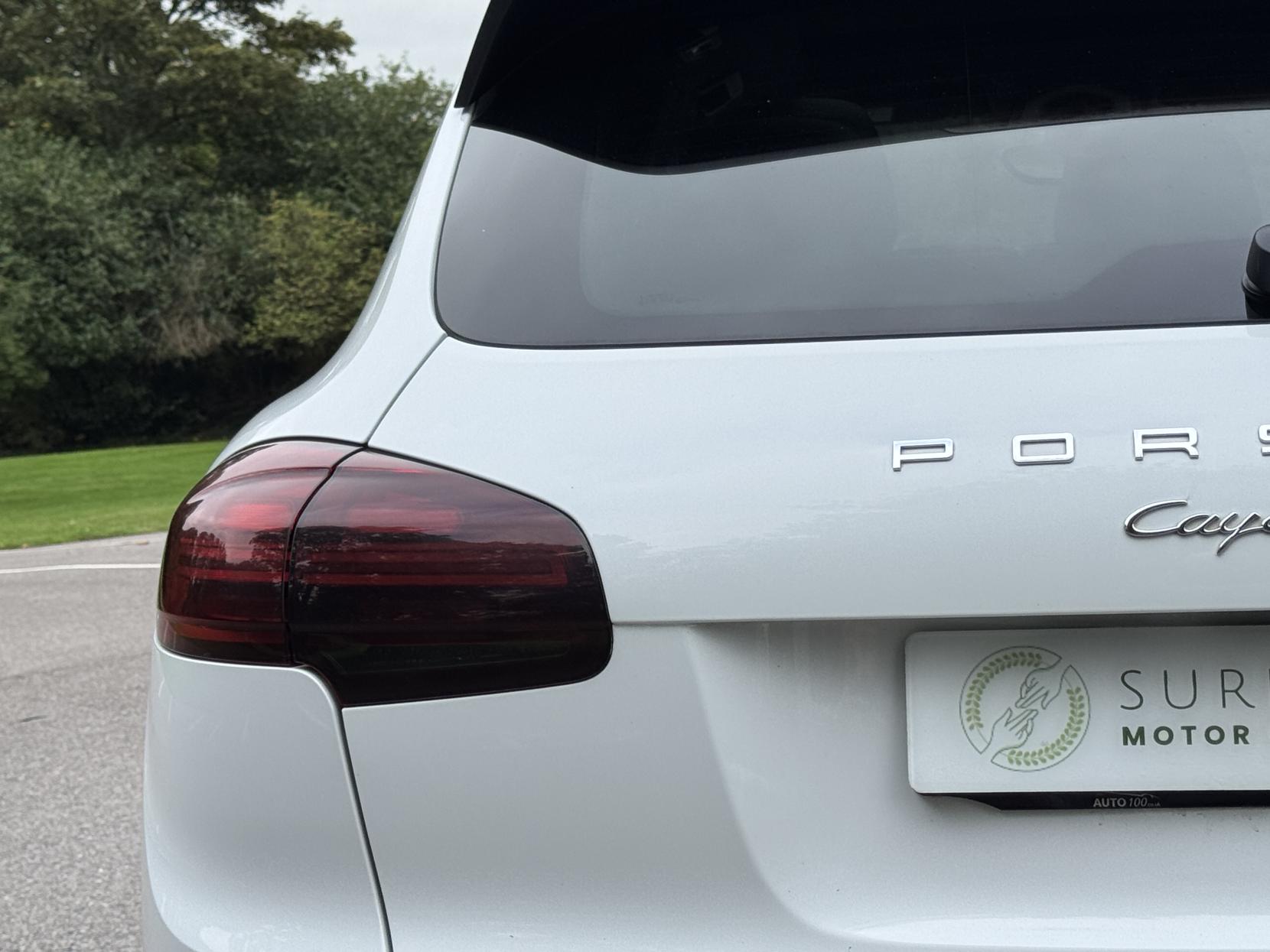 Porsche Cayenne 4.2 TD V8 S SUV 5dr Diesel TiptronicS 4WD Euro 5 (s/s) (385 ps)