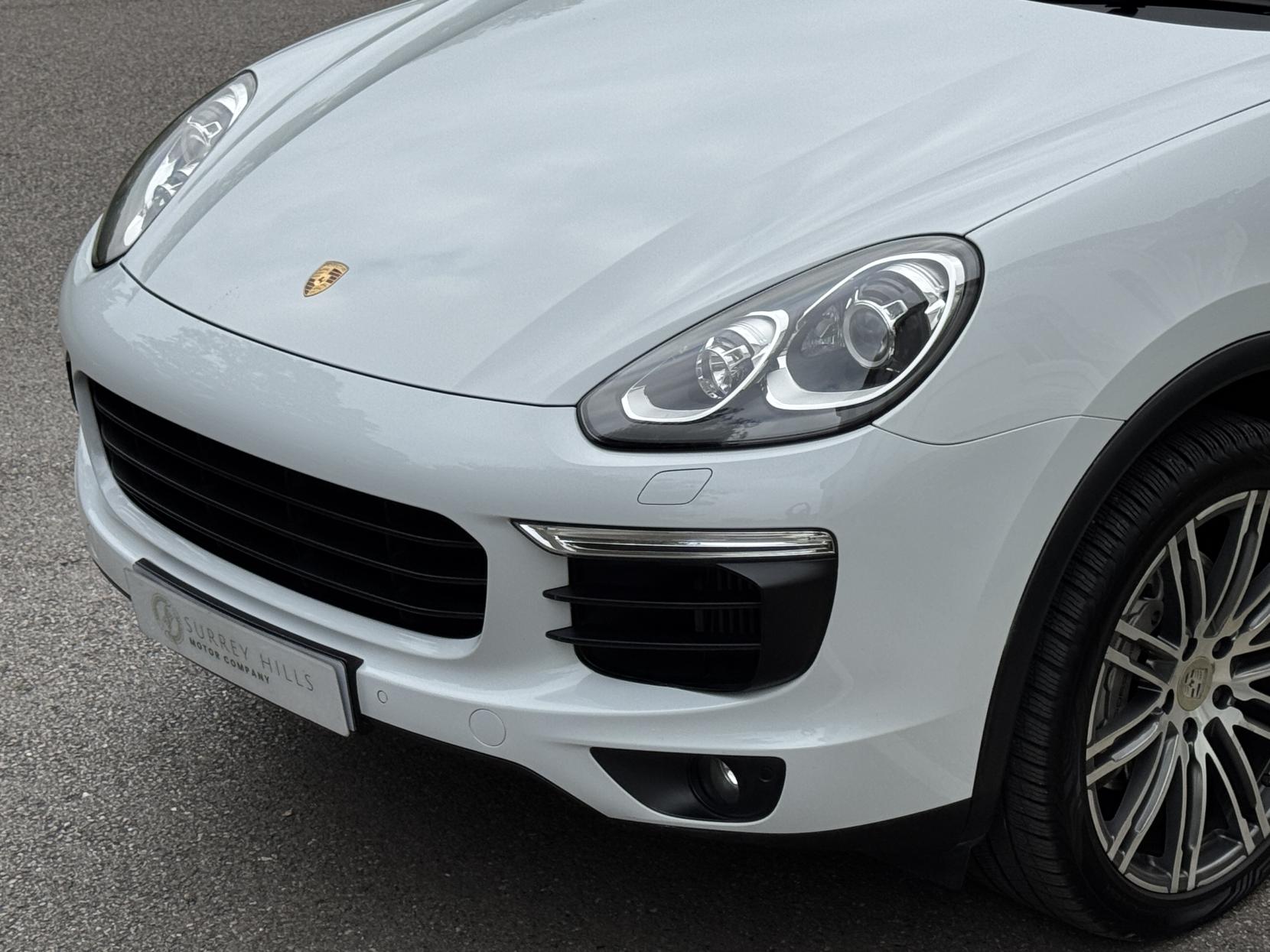 Porsche Cayenne 4.2 TD V8 S SUV 5dr Diesel TiptronicS 4WD Euro 5 (s/s) (385 ps)