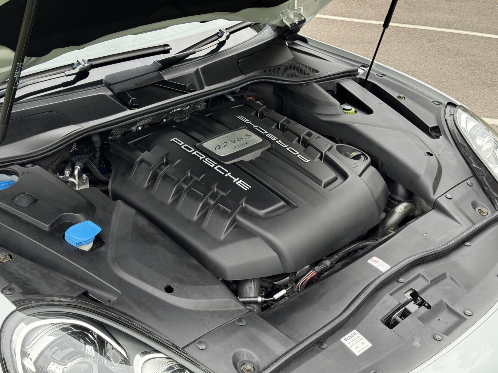 Porsche Cayenne 4.2 TD V8 S SUV 5dr Diesel TiptronicS 4WD Euro 5 (s/s) (385 ps)