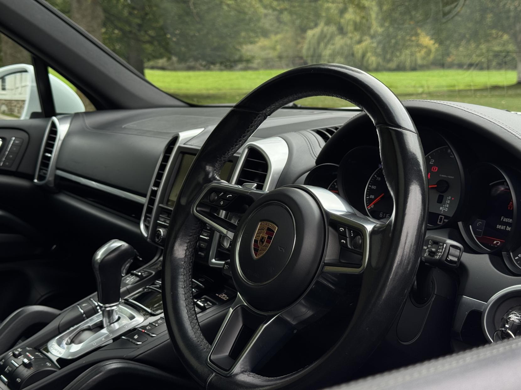 Porsche Cayenne 4.2 TD V8 S SUV 5dr Diesel TiptronicS 4WD Euro 5 (s/s) (385 ps)