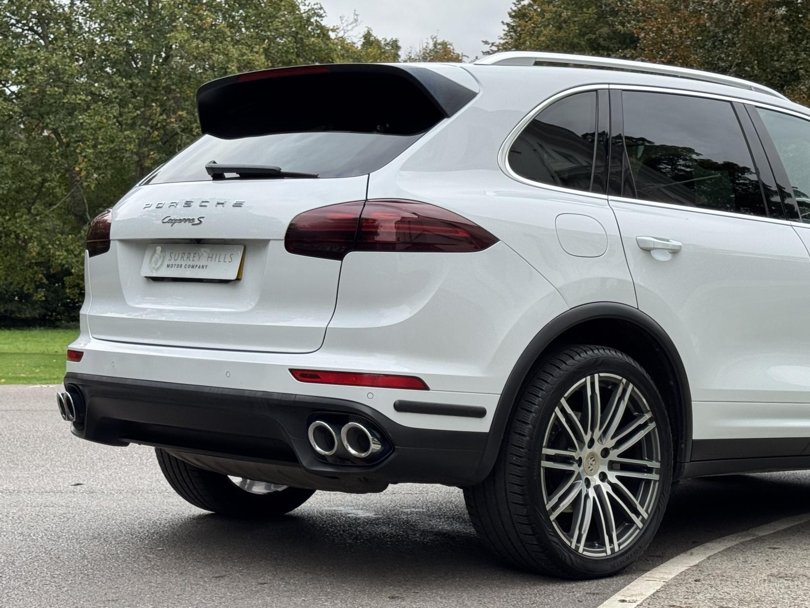 Porsche Cayenne 4.2 TD V8 S SUV 5dr Diesel TiptronicS 4WD Euro 5 (s/s) (385 ps)