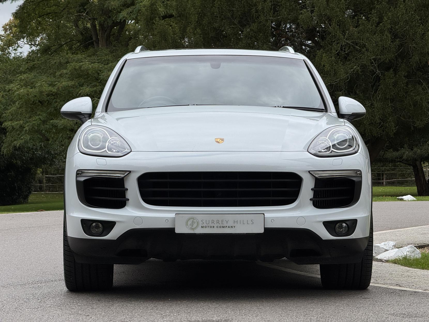 Porsche Cayenne 4.2 TD V8 S SUV 5dr Diesel TiptronicS 4WD Euro 5 (s/s) (385 ps)