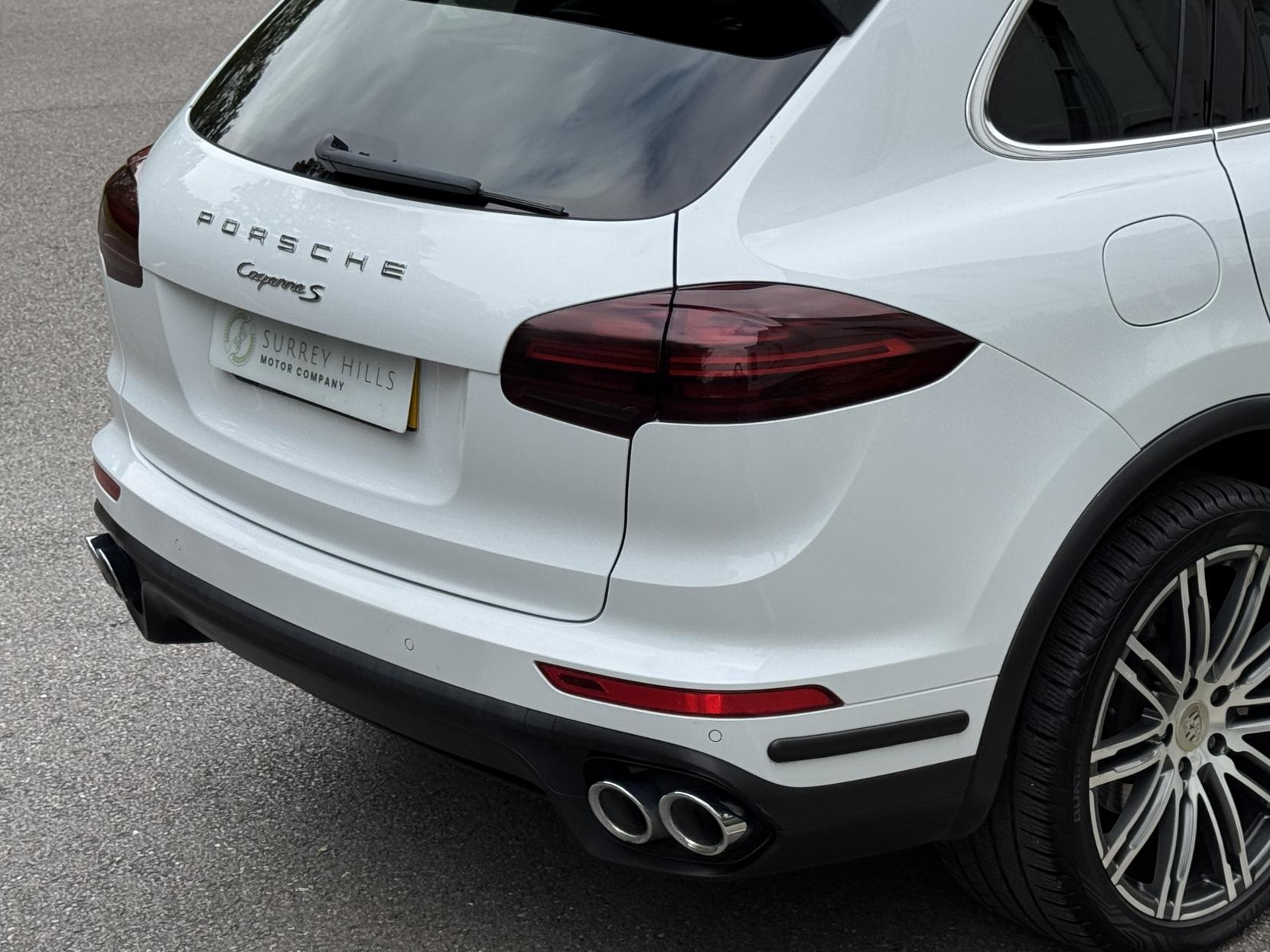 Porsche Cayenne 4.2 TD V8 S SUV 5dr Diesel TiptronicS 4WD Euro 5 (s/s) (385 ps)