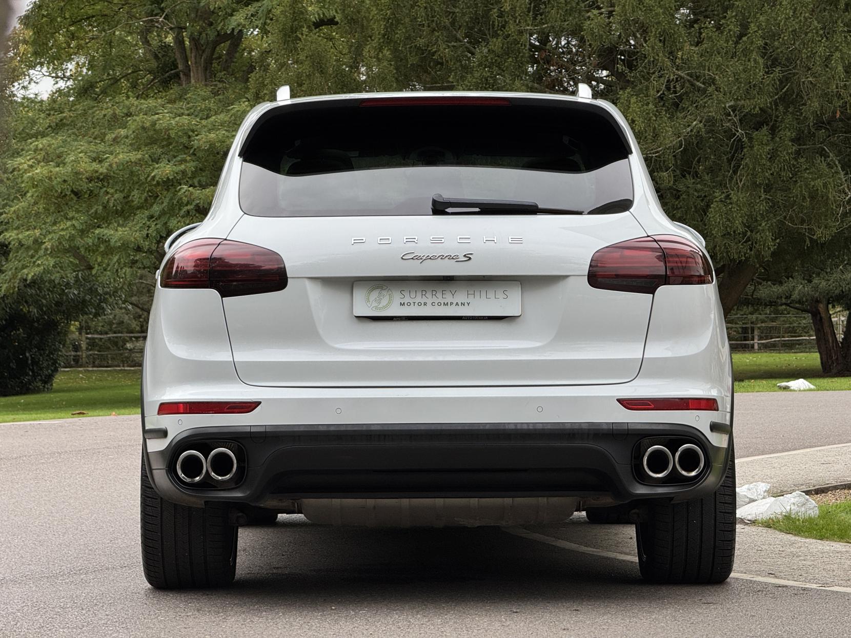Porsche Cayenne 4.2 TD V8 S SUV 5dr Diesel TiptronicS 4WD Euro 5 (s/s) (385 ps)
