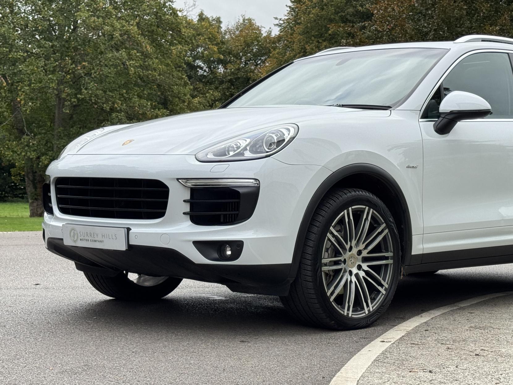 Porsche Cayenne 4.2 TD V8 S SUV 5dr Diesel TiptronicS 4WD Euro 5 (s/s) (385 ps)