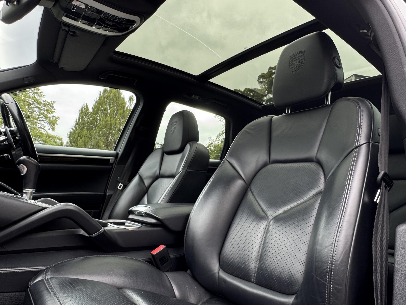 Porsche Cayenne 4.2 TD V8 S SUV 5dr Diesel TiptronicS 4WD Euro 5 (s/s) (385 ps)