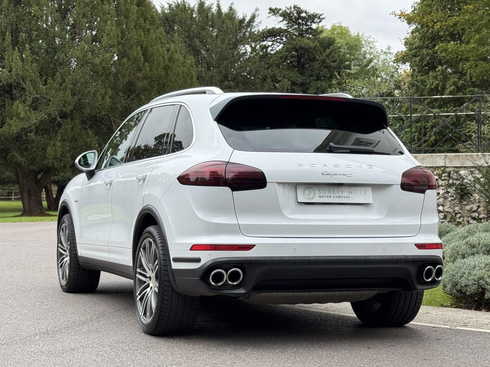 Porsche Cayenne 4.2 TD V8 S SUV 5dr Diesel TiptronicS 4WD Euro 5 (s/s) (385 ps)