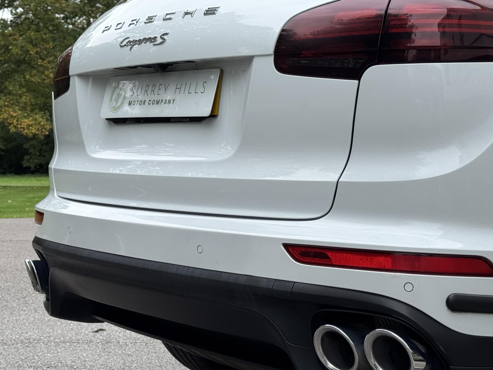 Porsche Cayenne 4.2 TD V8 S SUV 5dr Diesel TiptronicS 4WD Euro 5 (s/s) (385 ps)