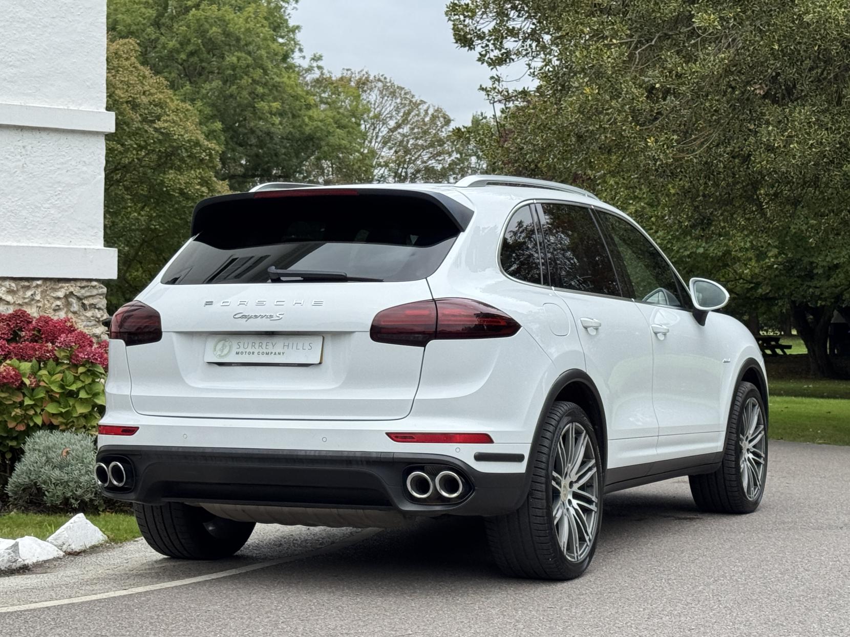 Porsche Cayenne 4.2 TD V8 S SUV 5dr Diesel TiptronicS 4WD Euro 5 (s/s) (385 ps)