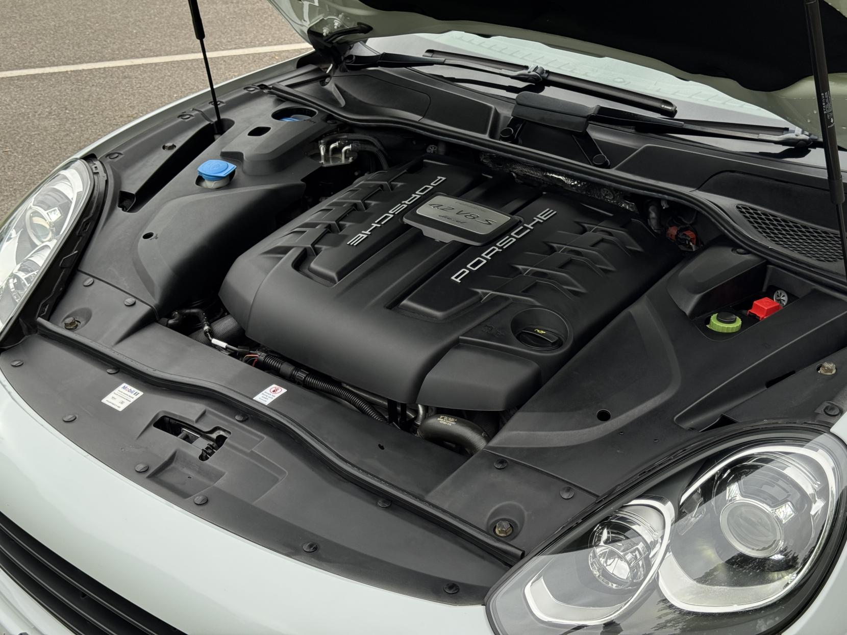 Porsche Cayenne 4.2 TD V8 S SUV 5dr Diesel TiptronicS 4WD Euro 5 (s/s) (385 ps)