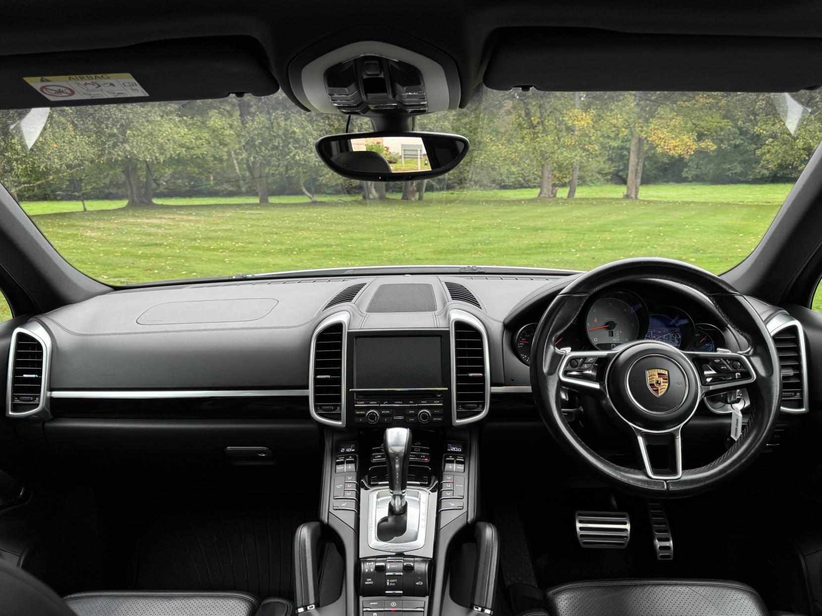Porsche Cayenne 4.2 TD V8 S SUV 5dr Diesel TiptronicS 4WD Euro 5 (s/s) (385 ps)