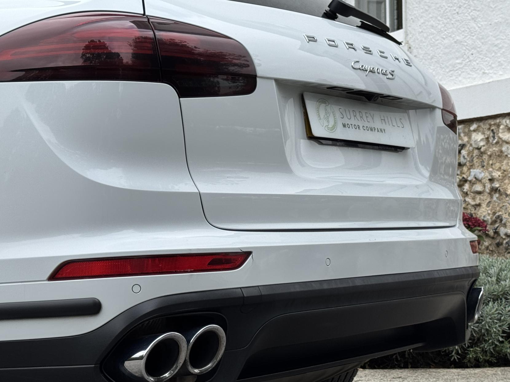 Porsche Cayenne 4.2 TD V8 S SUV 5dr Diesel TiptronicS 4WD Euro 5 (s/s) (385 ps)