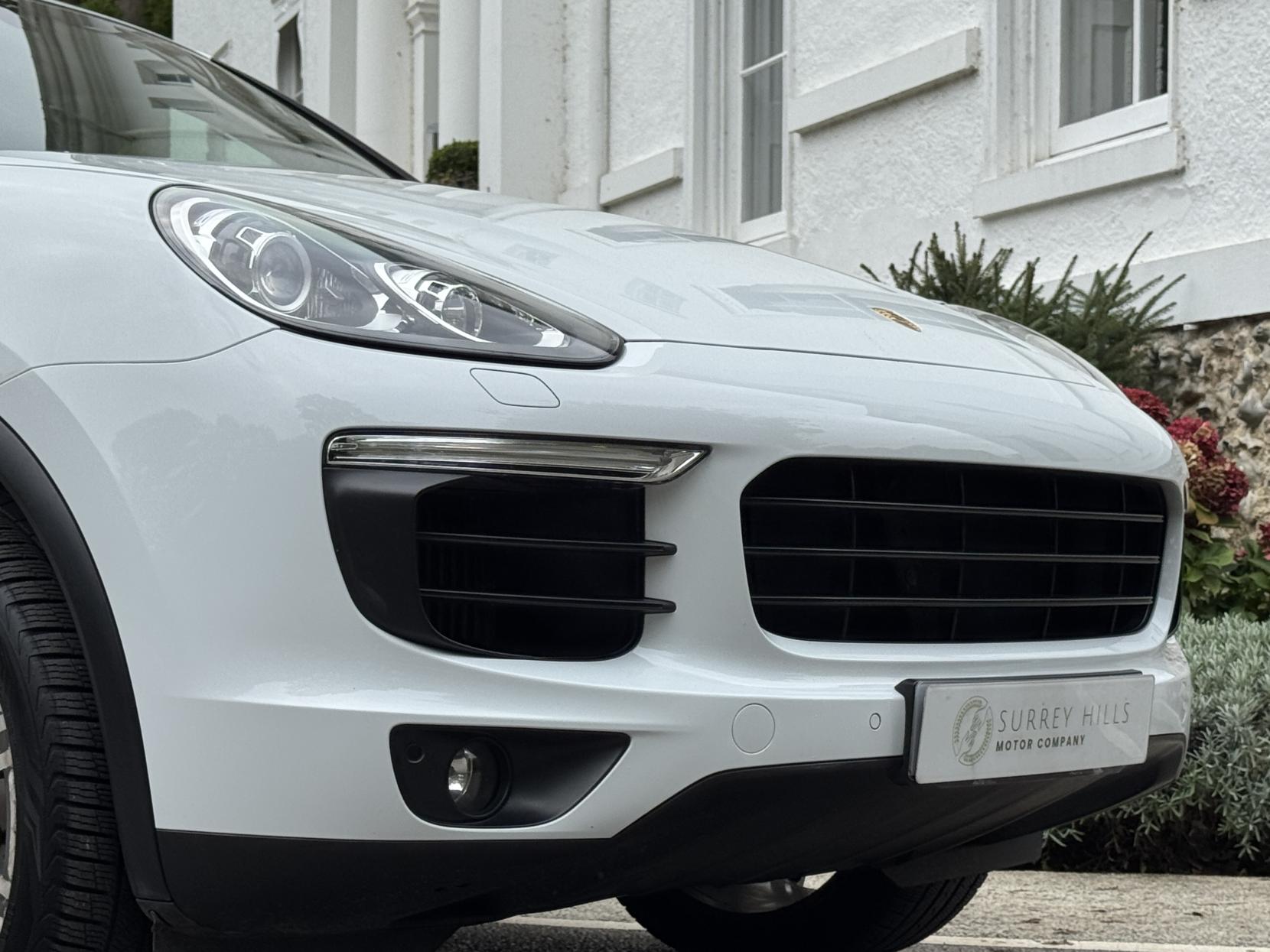 Porsche Cayenne 4.2 TD V8 S SUV 5dr Diesel TiptronicS 4WD Euro 5 (s/s) (385 ps)