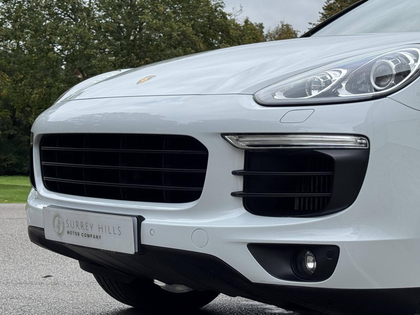 Porsche Cayenne 4.2 TD V8 S SUV 5dr Diesel TiptronicS 4WD Euro 5 (s/s) (385 ps)