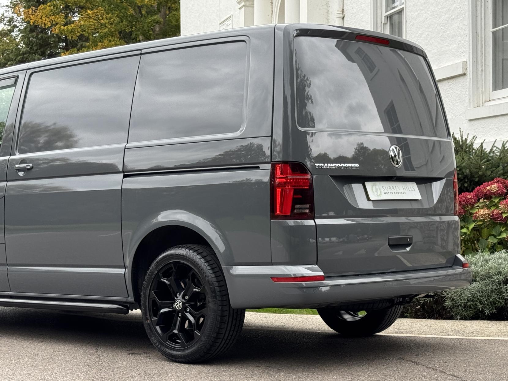 Volkswagen Transporter 2.0 TDI T32 Highline Panel Van 5dr Diesel DSG FWD SWB Euro 6 (s/s) (150 ps)