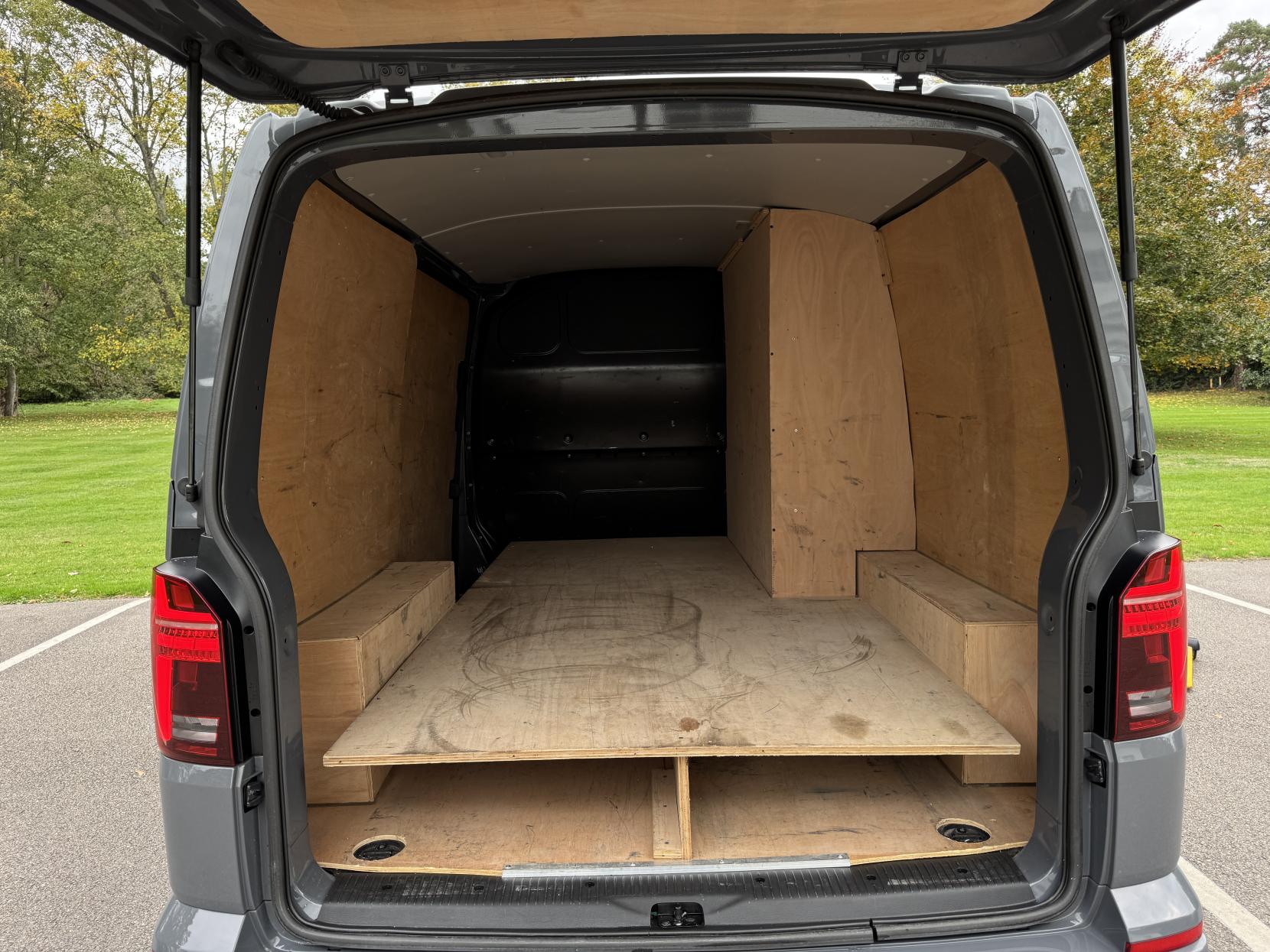 Volkswagen Transporter 2.0 TDI T32 Highline Panel Van 5dr Diesel DSG FWD SWB Euro 6 (s/s) (150 ps)