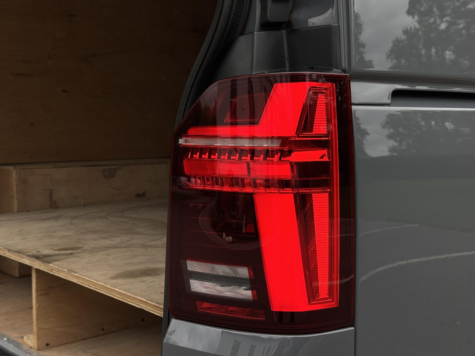 Volkswagen Transporter 2.0 TDI T32 Highline Panel Van 5dr Diesel DSG FWD SWB Euro 6 (s/s) (150 ps)