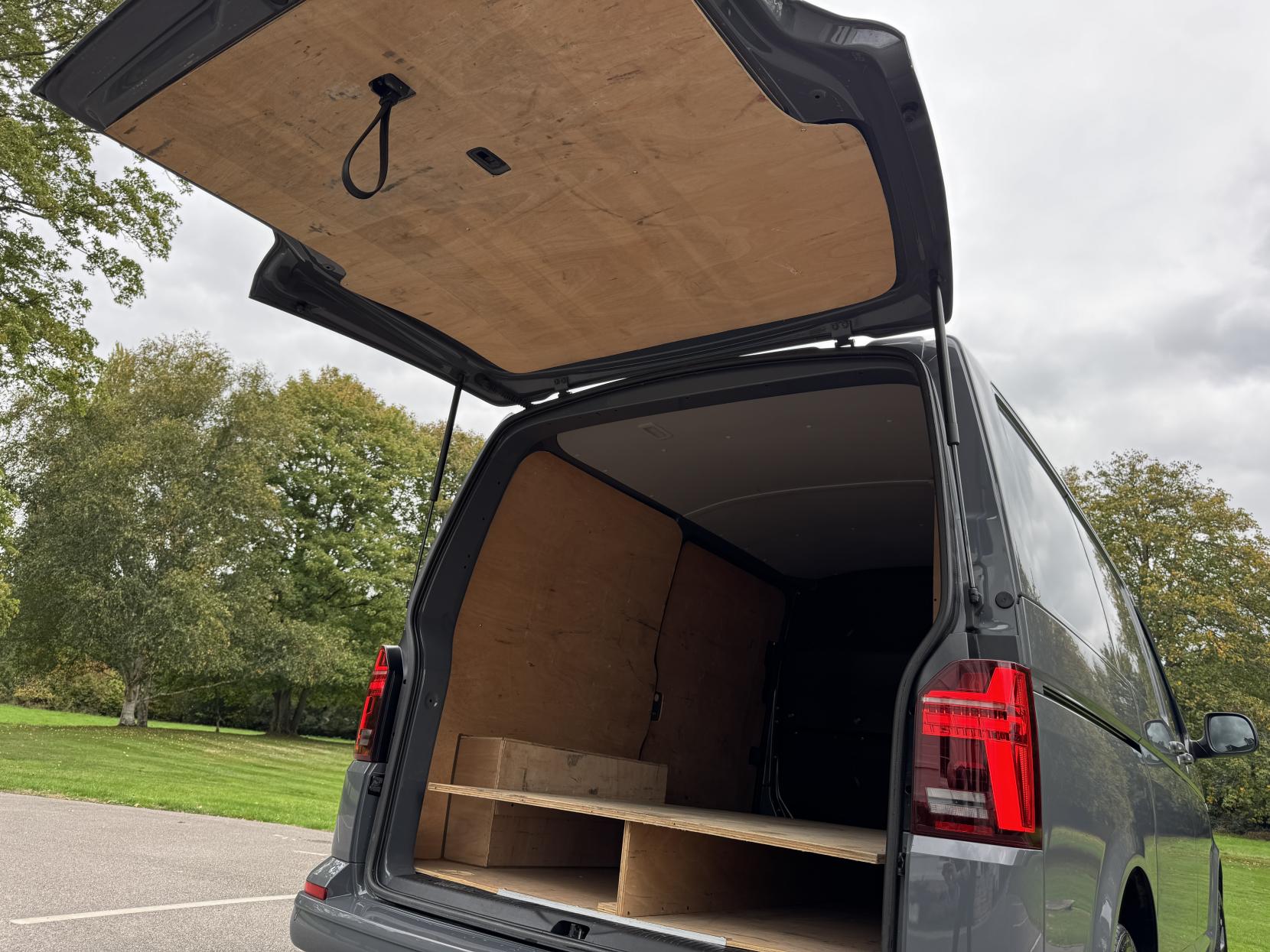 Volkswagen Transporter 2.0 TDI T32 Highline Panel Van 5dr Diesel DSG FWD SWB Euro 6 (s/s) (150 ps)