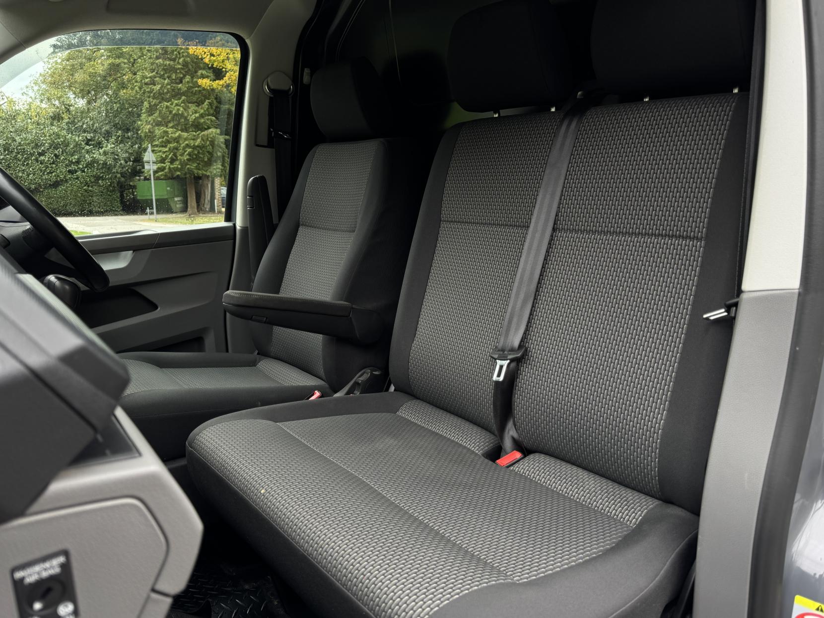 Volkswagen Transporter 2.0 TDI T32 Highline Panel Van 5dr Diesel DSG FWD SWB Euro 6 (s/s) (150 ps)