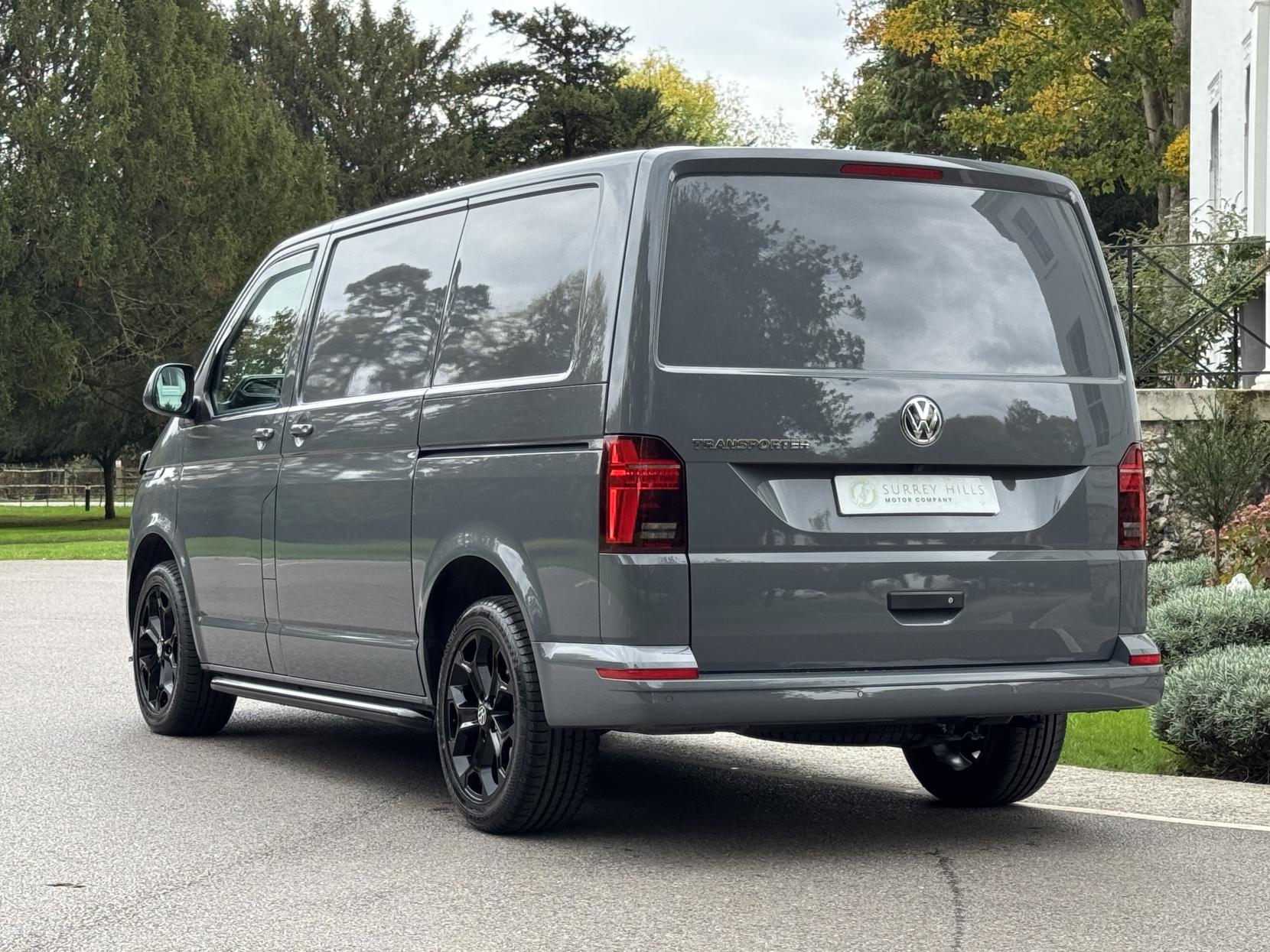 Volkswagen Transporter 2.0 TDI T32 Highline Panel Van 5dr Diesel DSG FWD SWB Euro 6 (s/s) (150 ps)