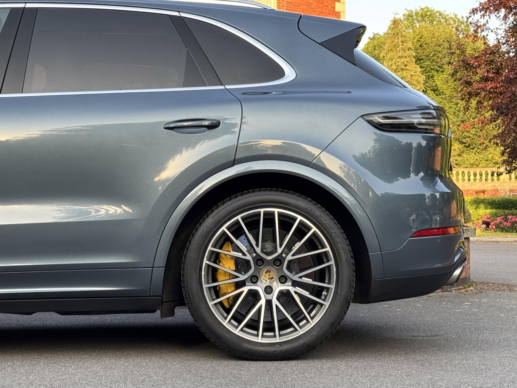 Porsche Cayenne 4.0T V8 Turbo SUV 5dr Petrol TiptronicS 4WD Euro 6 (s/s) (550 ps)