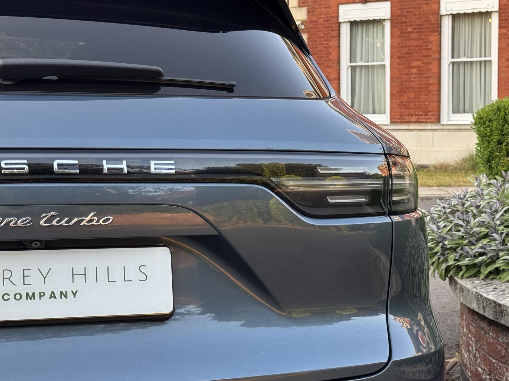 Porsche Cayenne 4.0T V8 Turbo SUV 5dr Petrol TiptronicS 4WD Euro 6 (s/s) (550 ps)
