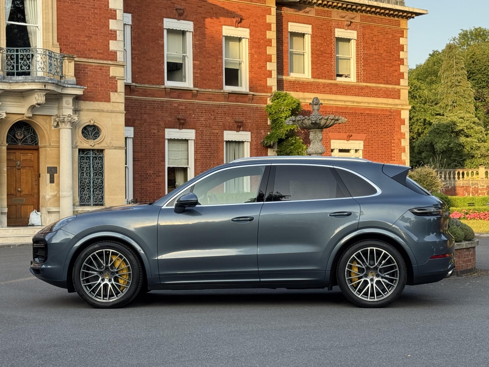 Porsche Cayenne 4.0T V8 Turbo SUV 5dr Petrol TiptronicS 4WD Euro 6 (s/s) (550 ps)