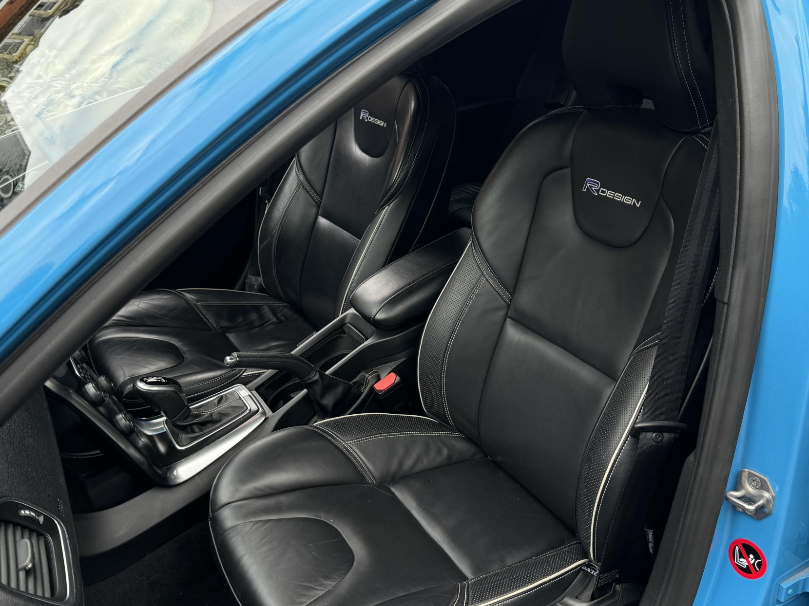 Volvo V40 2.0 D4 R-Design Lux Hatchback 5dr Diesel Geartronic Euro 5 (s/s) (177 ps)