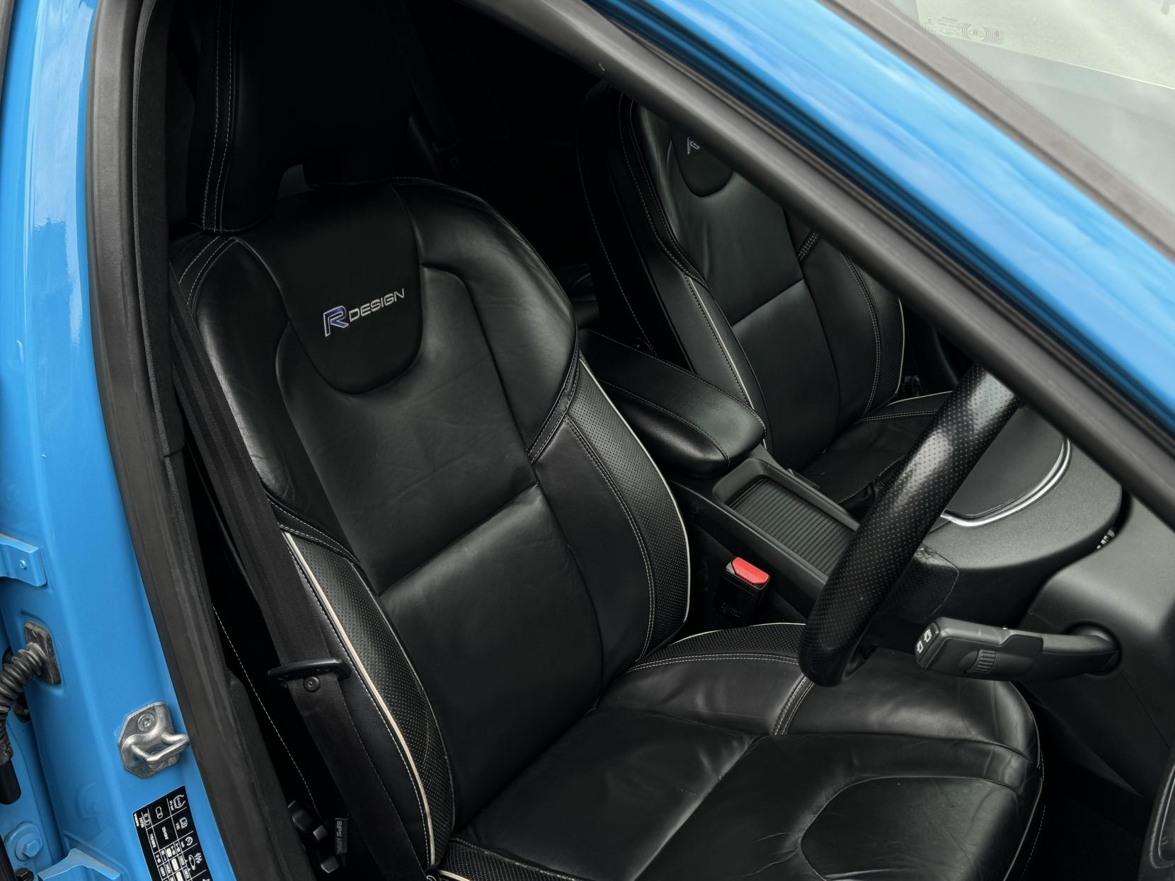 Volvo V40 2.0 D4 R-Design Lux Hatchback 5dr Diesel Geartronic Euro 5 (s/s) (177 ps)