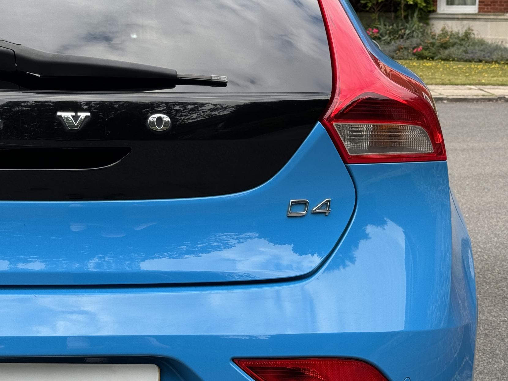 Volvo V40 2.0 D4 R-Design Lux Hatchback 5dr Diesel Geartronic Euro 5 (s/s) (177 ps)