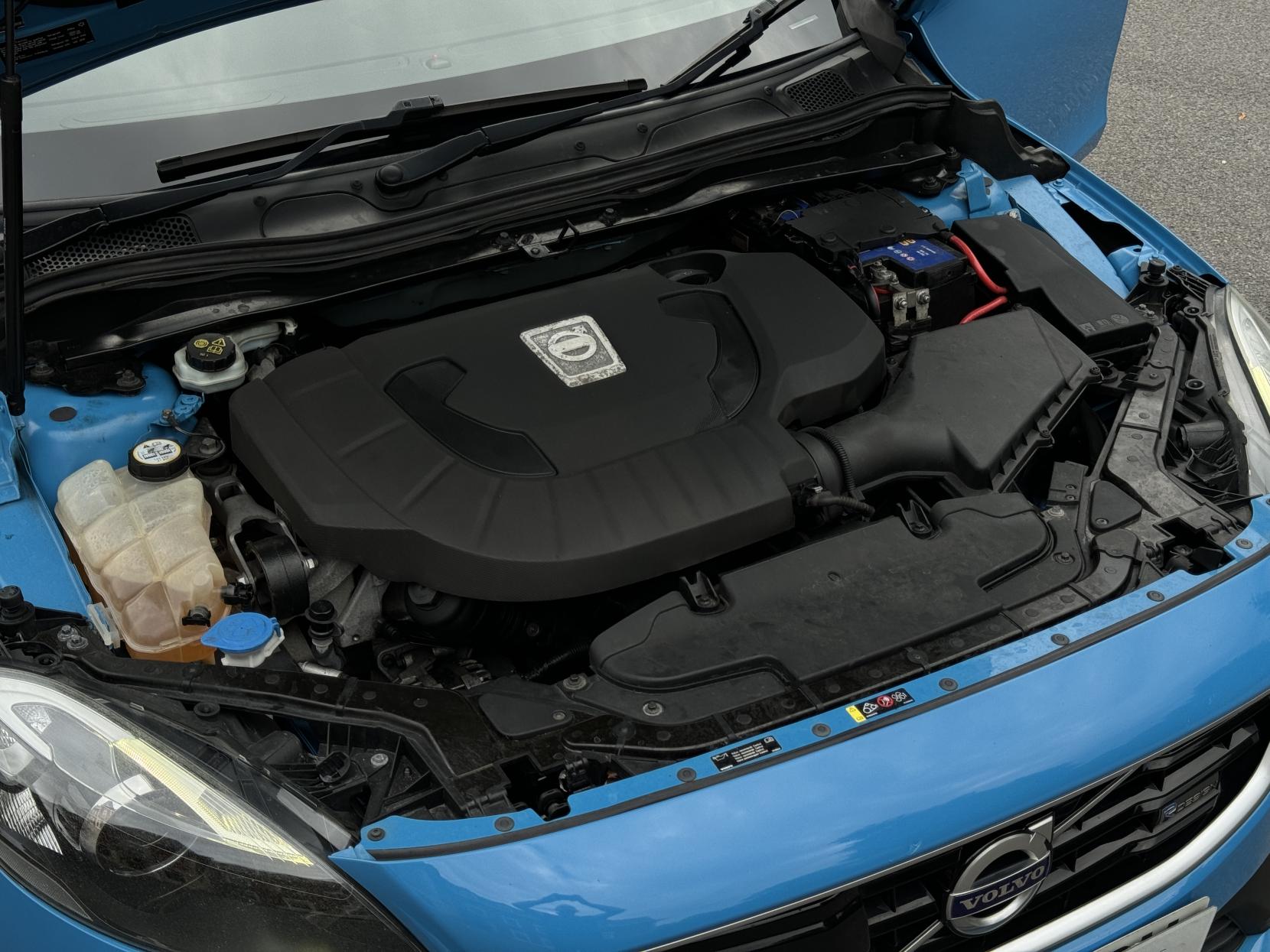Volvo V40 2.0 D4 R-Design Lux Hatchback 5dr Diesel Geartronic Euro 5 (s/s) (177 ps)