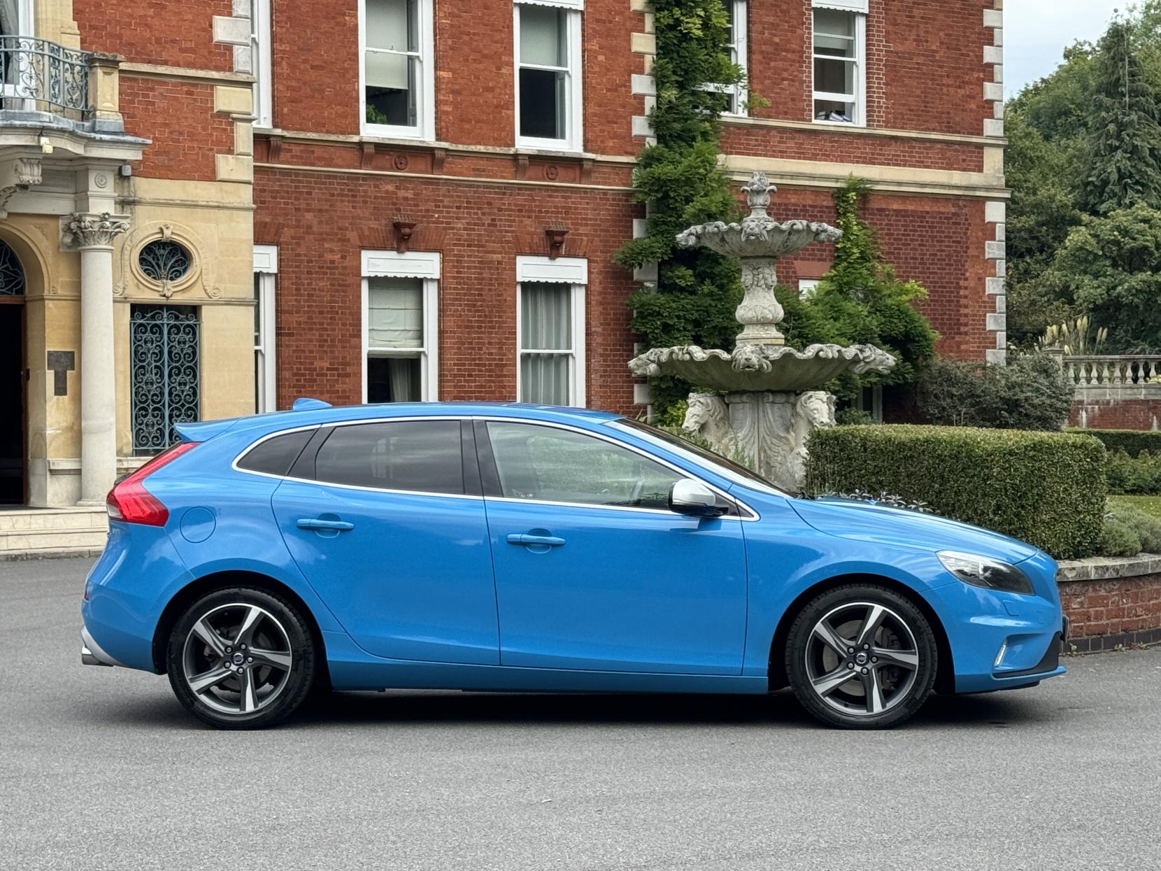 Volvo V40 2.0 D4 R-Design Lux Hatchback 5dr Diesel Geartronic Euro 5 (s/s) (177 ps)