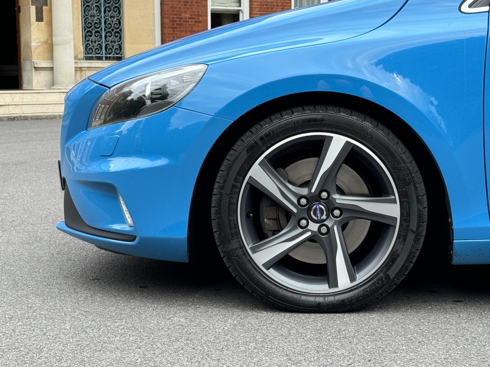 Volvo V40 2.0 D4 R-Design Lux Hatchback 5dr Diesel Geartronic Euro 5 (s/s) (177 ps)