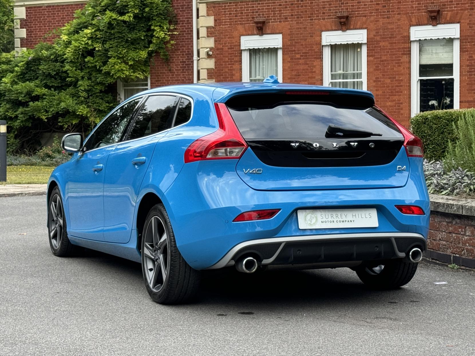 Volvo V40 2.0 D4 R-Design Lux Hatchback 5dr Diesel Geartronic Euro 5 (s/s) (177 ps)
