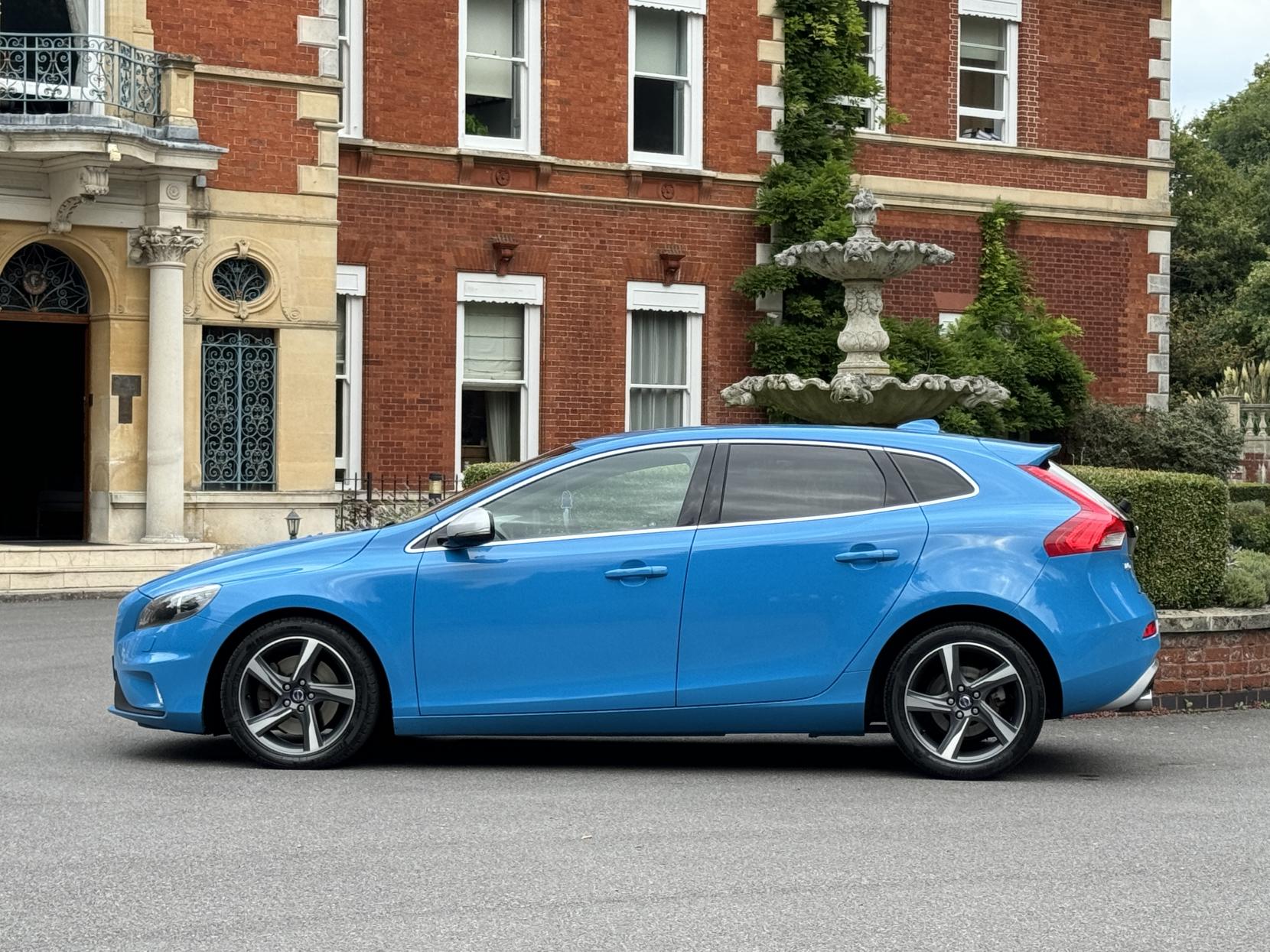 Volvo V40 2.0 D4 R-Design Lux Hatchback 5dr Diesel Geartronic Euro 5 (s/s) (177 ps)