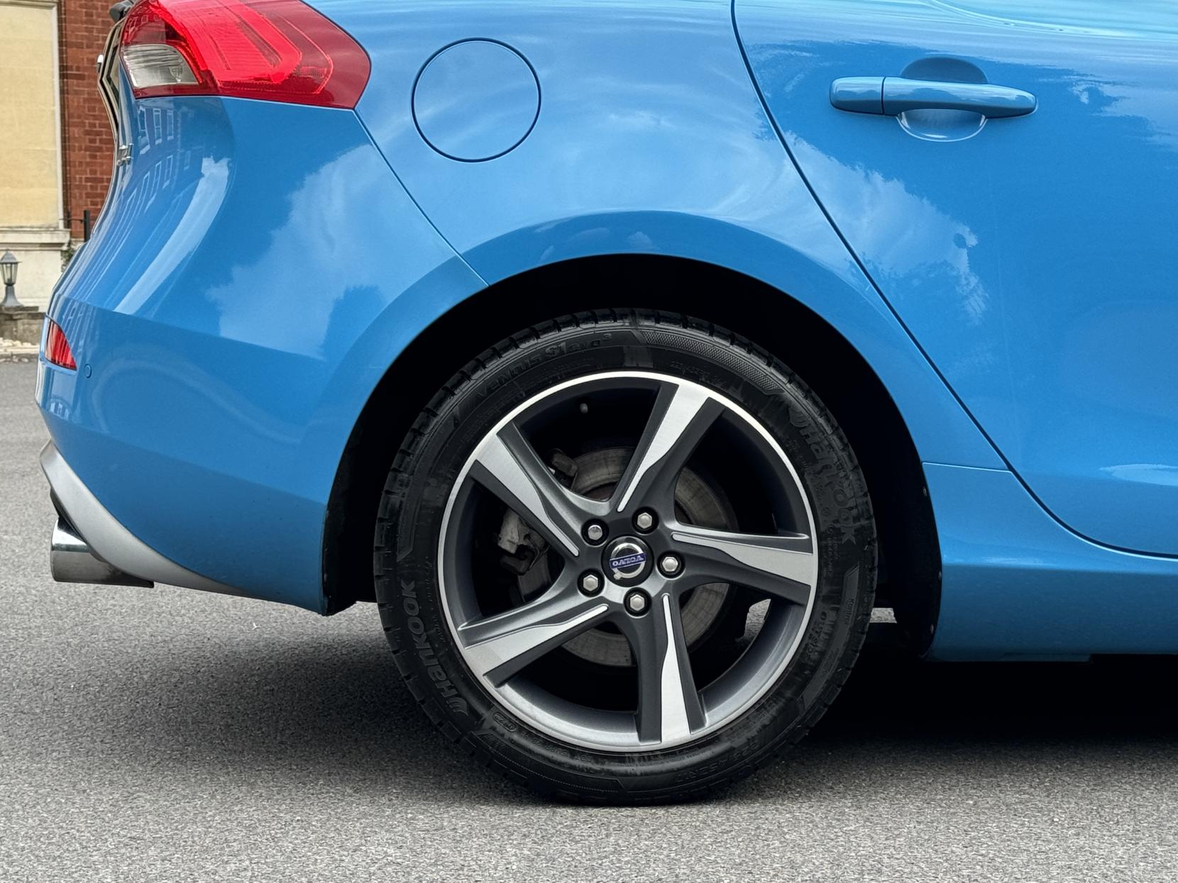 Volvo V40 2.0 D4 R-Design Lux Hatchback 5dr Diesel Geartronic Euro 5 (s/s) (177 ps)